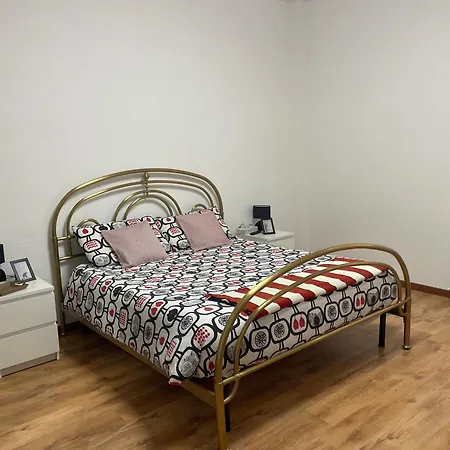 Oda ve Kahvaltı Elena 3*