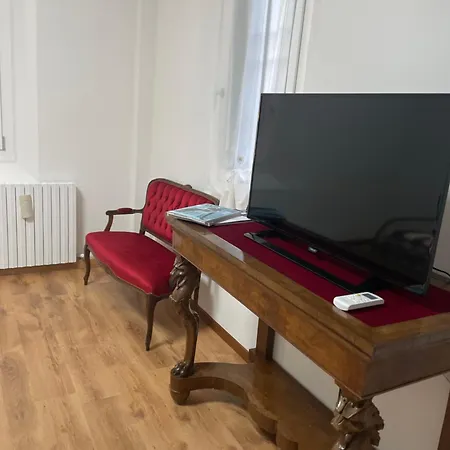 Elena Oda ve Kahvaltı 3*