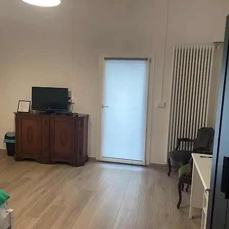 Oda ve Kahvaltı Elena